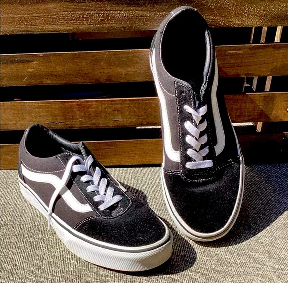Vans Shoes - Vans Shoes Women’s 9 Black Old Skool Classic Skate Sneakers Lace Up 500714